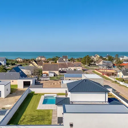 Holiday home Maison Piscine 150m De La Saint-Germain-sur-Ay
